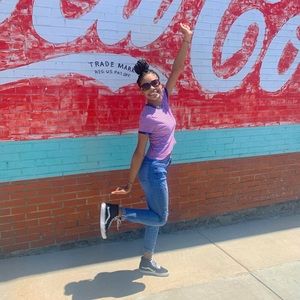 Meet your Posher, Nia